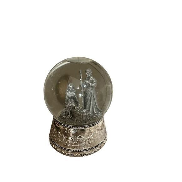 Wallace Silversmiths nativity snow globe 2001 - Picture 1 of 5
